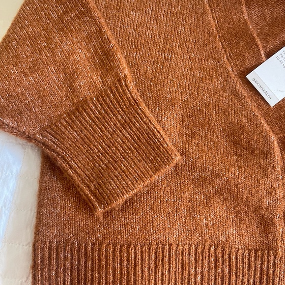 NWT- Gap knitted sweater size 12/18 oversized - Picture 2 of 2